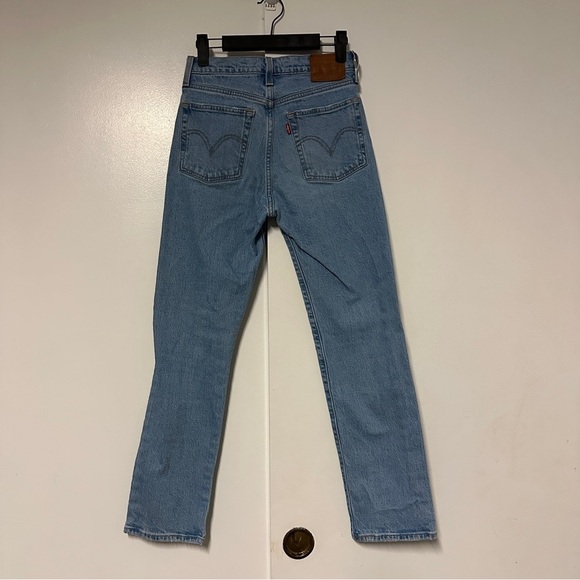 Levi's Women's Wedgie Fit Straight Leg distressed Jeans Size 25 - Picture 11 of 11